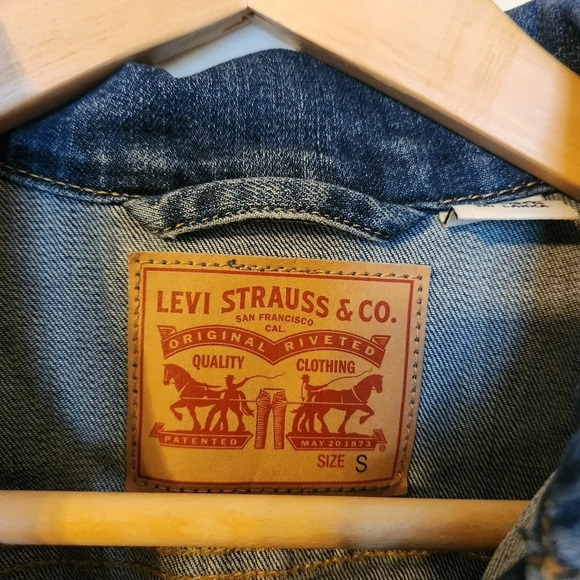 Levi's Jean Jacket - Picture 6 of 10
